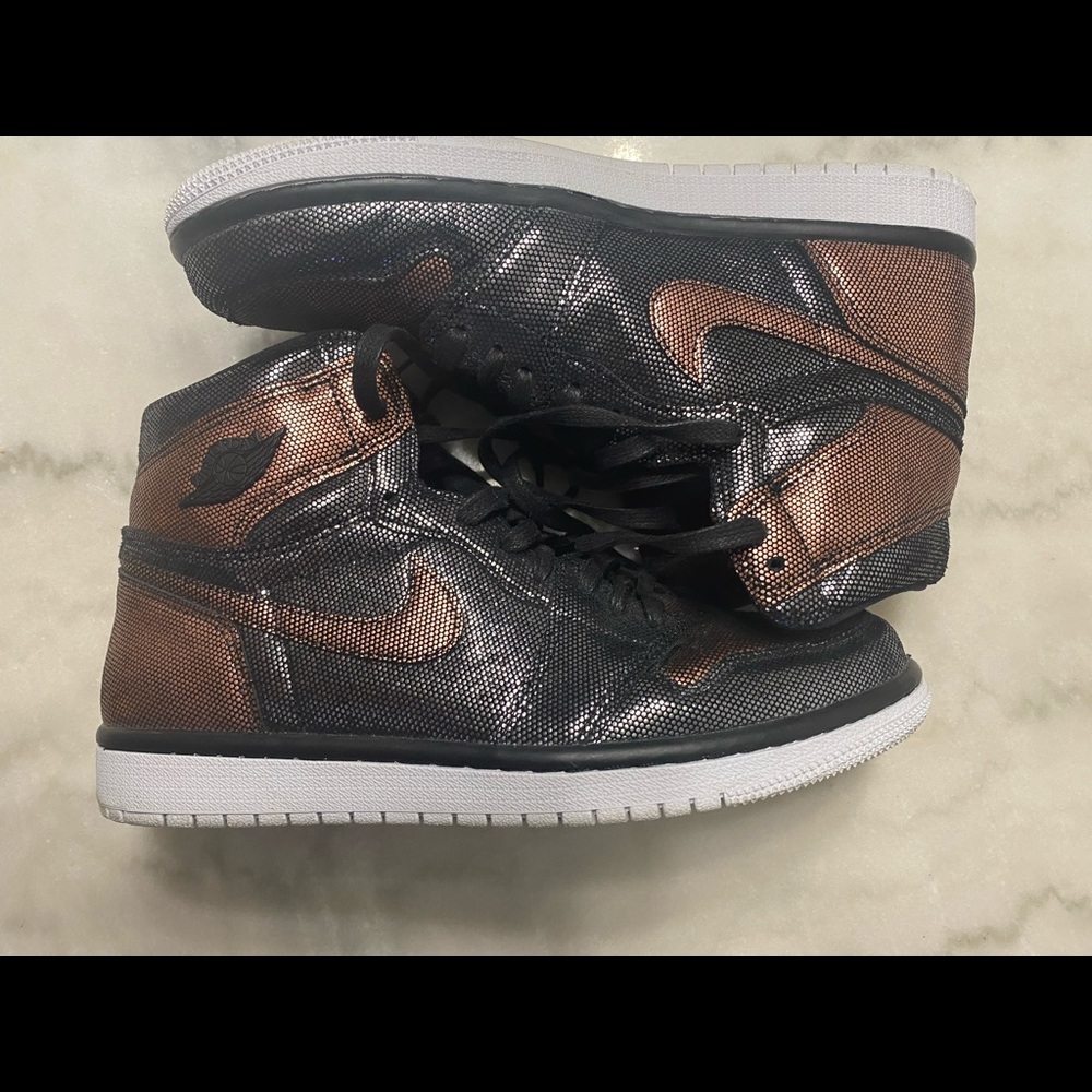 Nike Air Jordan 1 Mid “Black and Rose Gold Shimmer” US 9